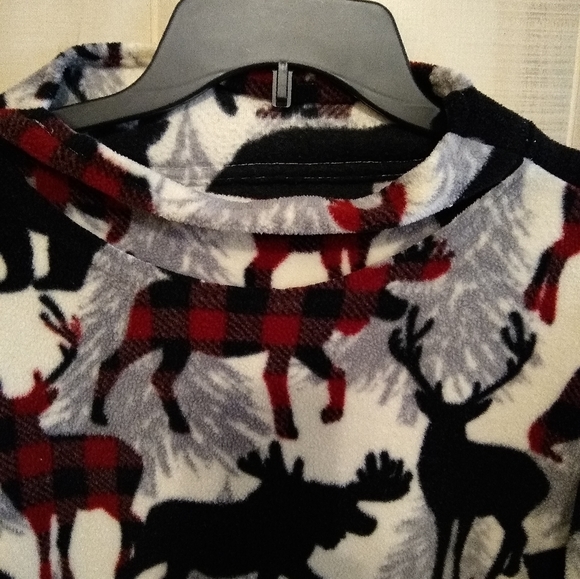 Red Plaid and Black Moose and Bears XXL Long Sleeve Pullover Fleece Top - Picture 2 of 5